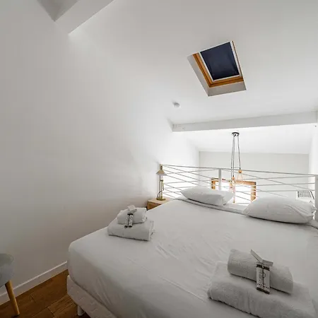 Bright Duplex Mezzanine - Center - 1br 3p Apartamento *